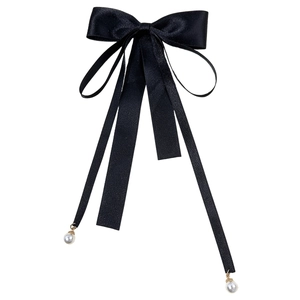 Barrette nœud en satin noir élégante avec longs rubans et accents de perles