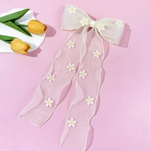 Barrette à cheveux avec nœud en organza blanc, broderie marguerite et longs rubans