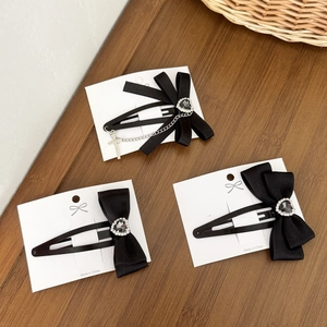 Barrette à Cheveux Nœud en Ruban Noir pour Femmes Gothique Sweet Cool Cœur Strass Croix Pendentif Chaîne Décoratif