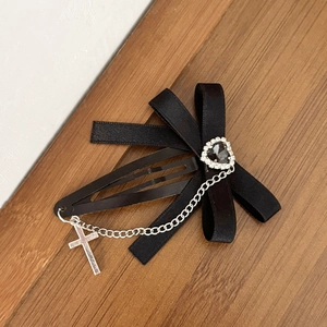 Barrette nœud satin noir gothique avec cœur en cristal, pendentif croix et chaîne