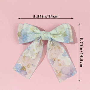 Détails de la pince à cheveux nœud floral avec des dimensions de 14 cm de largeur et 14,5 cm
