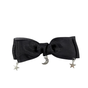 Barrette nœud gothique en résille noire avec breloques lune et étoile en métal argenté