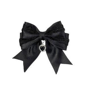 Schwarze Satinschleife Haarspange mit Spitze und Herzanhänger im Gothic-Lolita-Stil