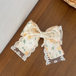 Fermaglio per capelli stile principessa con pizzo floreale e fiocco di perle