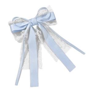 Elegante fermaglio per capelli in nastro azzurro con pizzo bianco e chiusura a molla