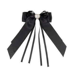 Barrette nœud en satin noir avec perle en cœur et strass brillants pour femmes