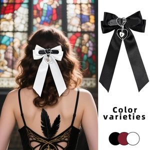 Pince à cheveux noeud gothique avec boucle en cuir coeur et pendentif croix variée