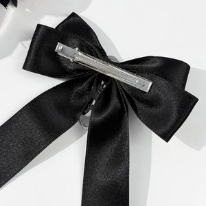 Barrette nœud en satin noir gothique avec pendentif croix et pince crocodile en métal
