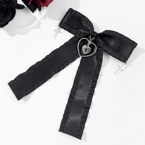 Gothic Haarschleife aus schwarzem Satin mit Herz- und Kreuzanhängern aus Silber