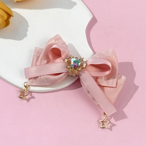 Barrette nœud en soie rose avec gemme cœur et breloques étoiles dorées pour femmes