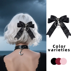 Barrette nœud gothique en satin noir avec pendentif cœur croix et options de couleurs