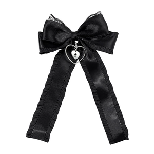 Schwarze Satin-Haarschleife im Gothic-Stil mit Herzanhänger und schwarzem Kreuz