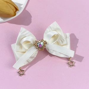 Barrette à cheveux nœud en satin blanc avec pierre de cœur et pendentifs d'étoiles dorées