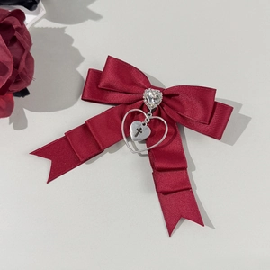 Pince à cheveux gothique en ruban bordeaux avec strass cœur et pendentif croix