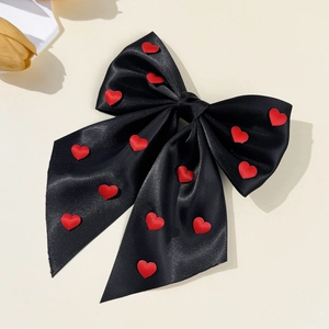 Barrette à cheveux élégante en satin noir avec coeurs rouges 3D pour la Saint-Valentin