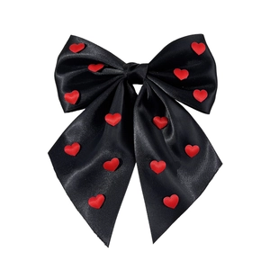 Barrette nœud en satin noir avec cœurs rouges 3D pour le style de la Saint-Valentin