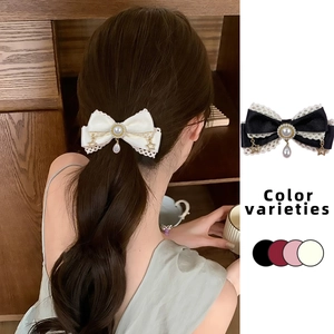 Detalle de lazo para pelo Lolita con encaje, perlas y estrellas en cuatro colores
