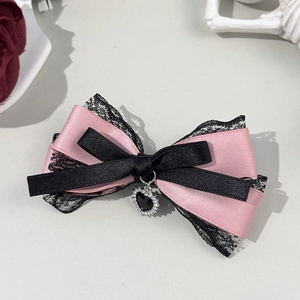 Barrette nœud gothique rose avec dentelle noire et pendentif cœur en strass chic