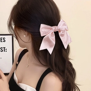 Elegante fermaglio per capelli in raso rosa con fiocco oversize e nastri stile raffinato