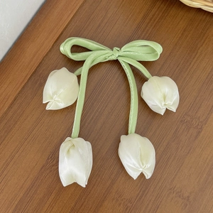Elegante fermaglio per capelli con fiocco verde chiaro e ciondoli a forma di tulipano