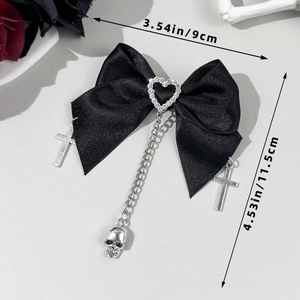Barrette nœud gothique en satin noir avec croix argentée, chaîne crâne et strass