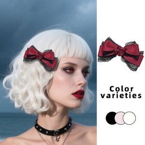 Barrette gothique avec nœud en dentelle et rose satinée rouge, accessoire sombre