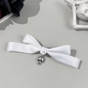 Barrette nœud en soie blanche avec pendentif tête de mort pour style gothique