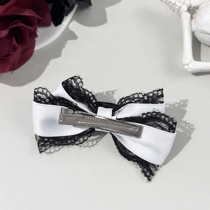Barrette à cheveux gothique en dentelle noire et satin blanc avec décor de roses