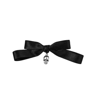 Barrette à cheveux avec nœud en satin noir et pendentif crâne pour un style gothique