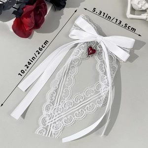 Barrette à cheveux en dentelle blanche avec pendentif cœur croisé et style gothique