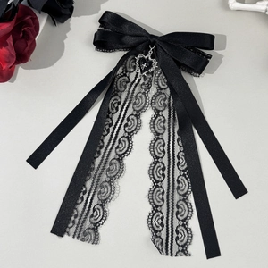 Pince à cheveux nœud noir gothique avec rubans en dentelle et pendentif cœur