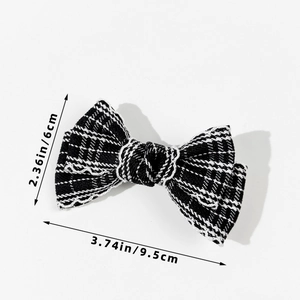 Detailed view of the 9.5cm black and white plaid bow hair clip with size measurements