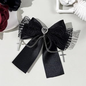 Barrette gothique en dentelle noire avec strass en cœur et breloques de croix argentées