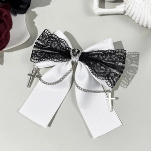 Pince à cheveux nœud gothique avec dentelle, chaînes croix et strass cœur noir