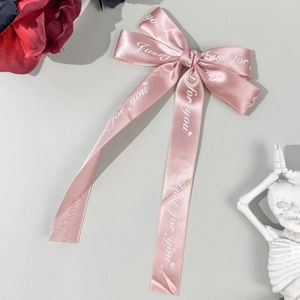 Pince à cheveux nœud en satin rose avec inscription Just for you et longs rubans