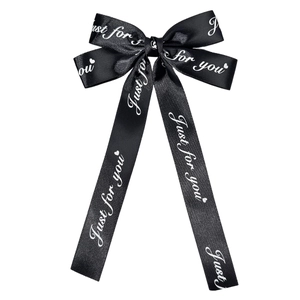 Barrette à cheveux élégante en satin noir avec lettrage Just for you et longs rubans