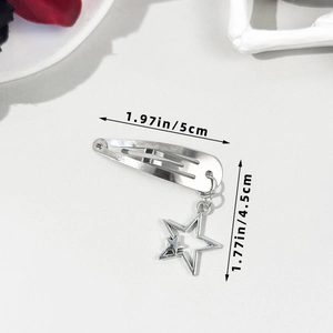 Détail de la pince à cheveux étoile argentée avec dimensions de 5cm et pendentif