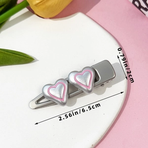 Pince à cheveux bec de canard argentée avec motifs de cœurs roses et design de 6,5 cm