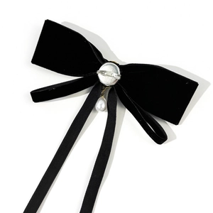 Elegant black velvet bow brooch with white teardrop pearl pendant for women fashion