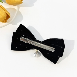Pince à cheveux nœud en velours noir avec strass brillants et pendentif perle blanche