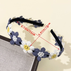 Cerchietto a fiori margherita con ricami blu e bianchi e dettagli sulle dimensioni