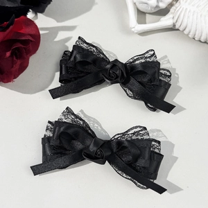 Détails des pinces à cheveux gothiques en dentelle noire avec roses et nœuds en satin