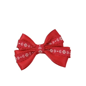 Barrette à cheveux nœud en satin rouge avec broderies de cœurs roses et fleurs blanches