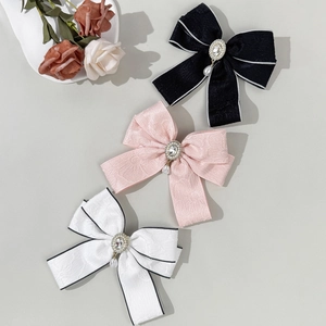 Elegant bow hair clip set with sparkling rhinestones and pearl drops in black and pink