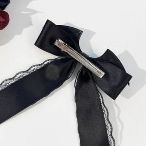 Gothic schwarze Haarspange mit Spitze, Schleife, Satinband und Metall-Entenschnabel