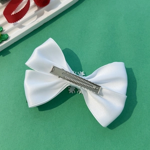 Barrette à cheveux élégante en satin blanc avec pince crocodile en métal argenté