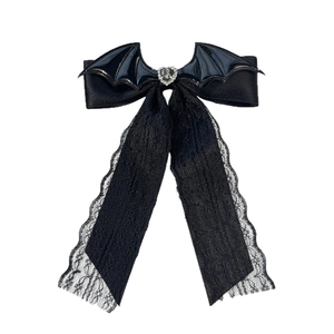 Gothic Halloween Haarspange mit Fledermausflügeln, schwarzer Spitze und Herz-Kristall