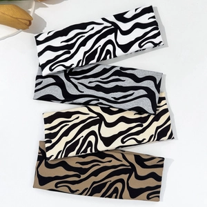 Lot de 4 bandeaux de yoga zébrés pour le sport, modèles tricotés noirs et gris inclus