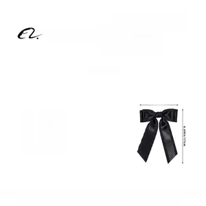 Dimensions détaillées du nœud papillon noir de 12 cm de large et 17 cm de hauteur