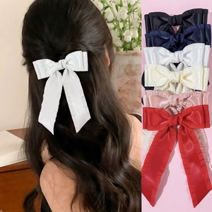 Barrettes à nœuds en satin élégantes en six couleurs avec bords plissés et longs rubans